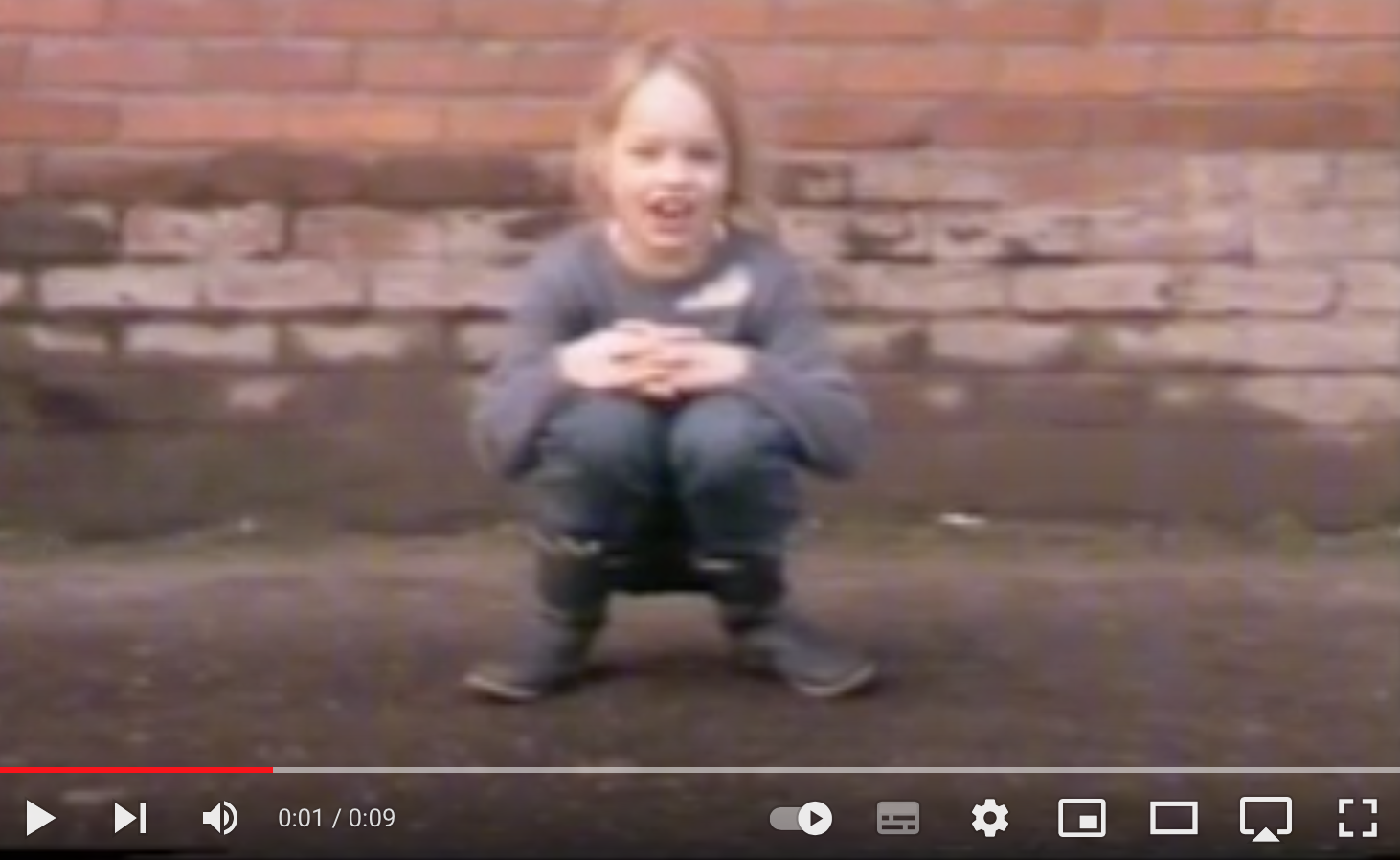 Achtung jetzt kommt ein Karton auf YouTube ansehen